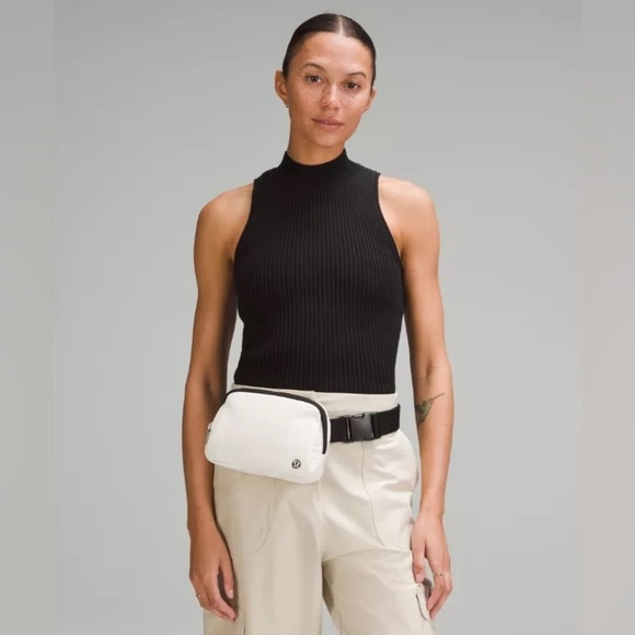 🆕🤍 Lululemon Everywhere Belt Bag Canvas - Natural Black - Picture 3 of 3